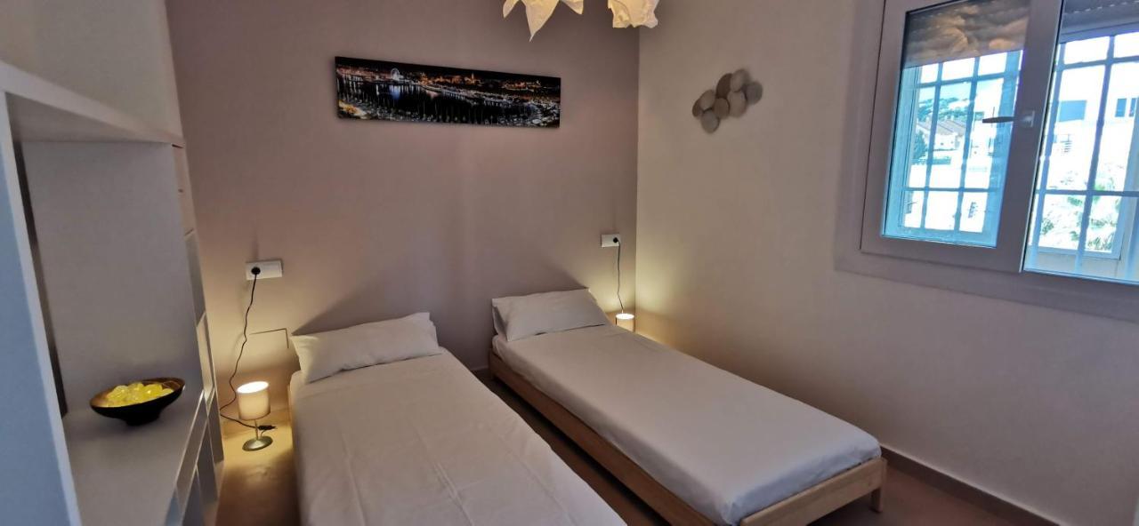 La Perla Cruise Apartment On Private Beach, Modern With Aircon & Wifi Benalmádena Exteriör bild