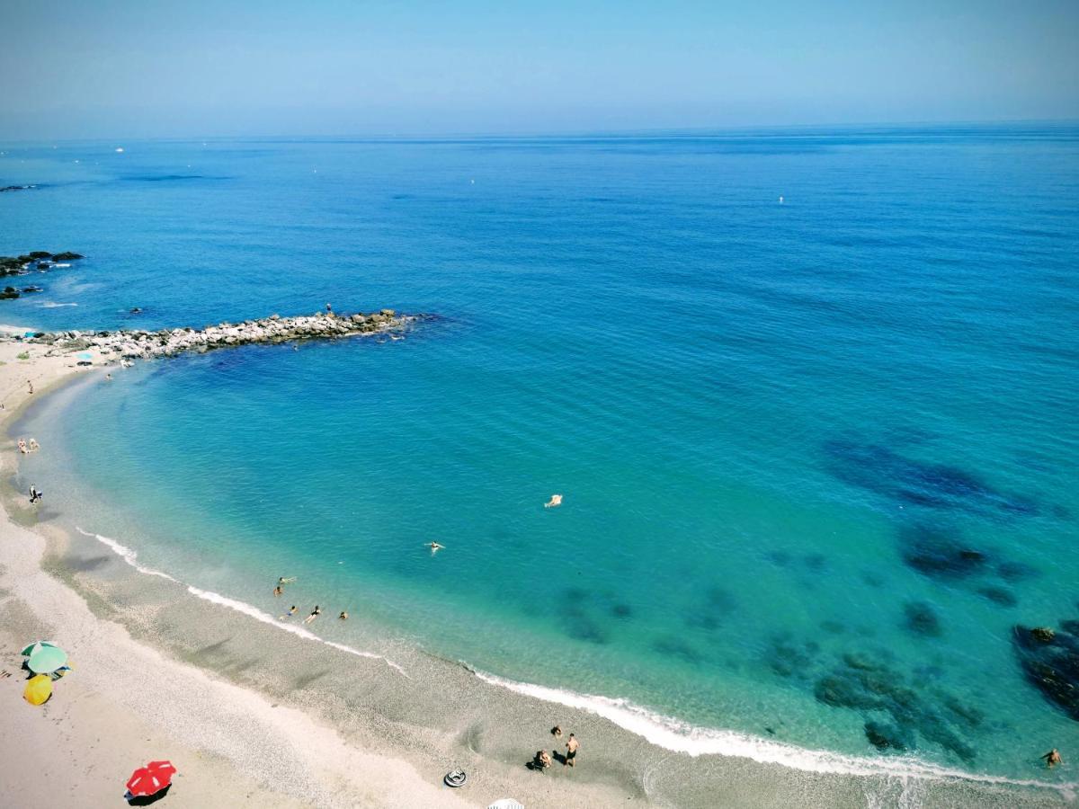 La Perla Cruise Apartment On Private Beach, Modern With Aircon & Wifi Benalmádena Exteriör bild