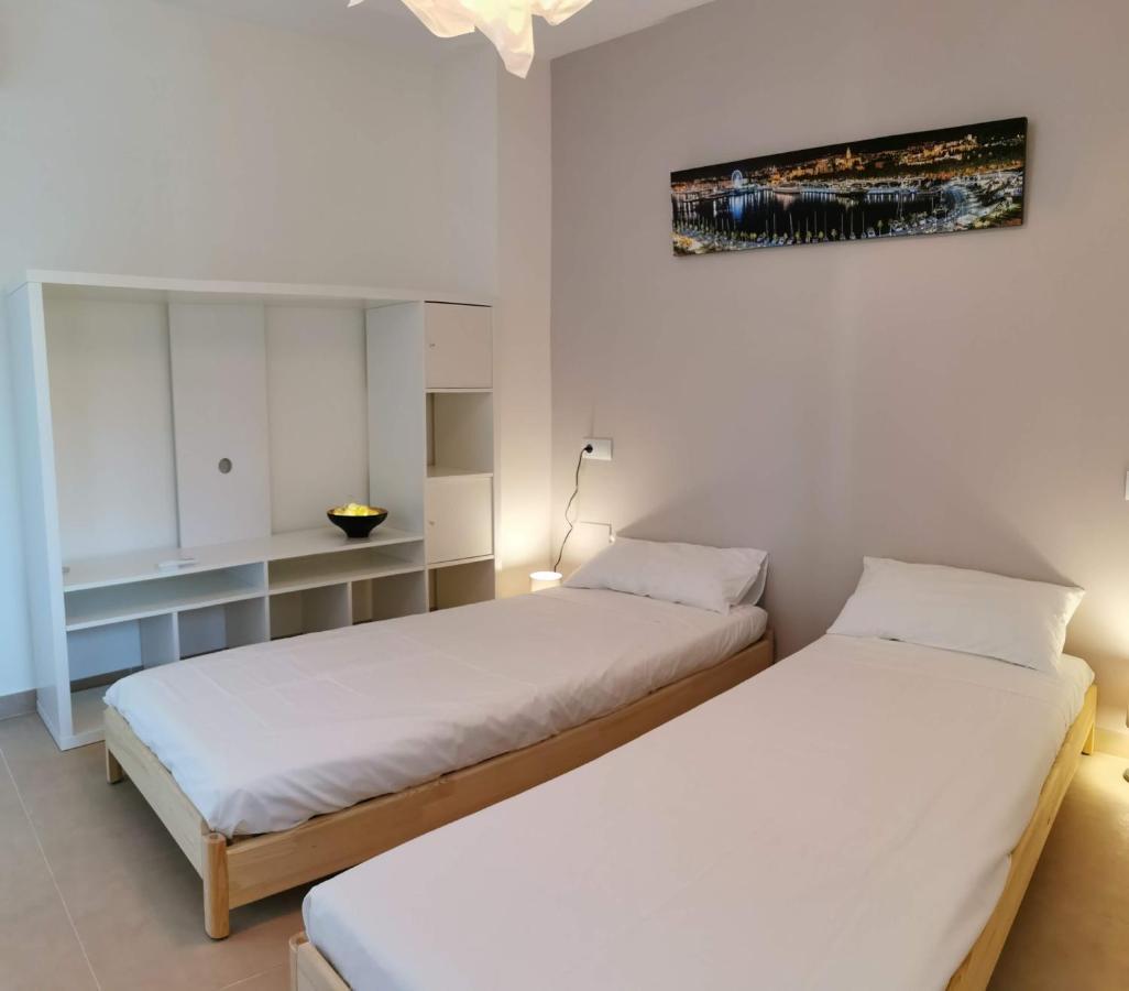 La Perla Cruise Apartment On Private Beach, Modern With Aircon & Wifi Benalmádena Exteriör bild